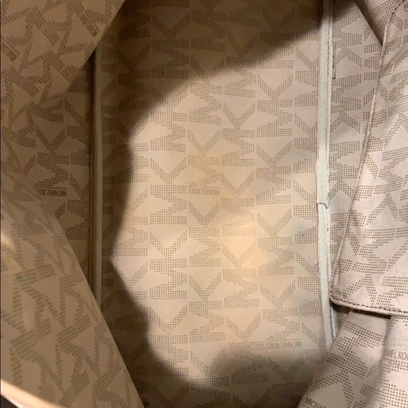 Michael Kors authentic tote - Picture 9 of 11